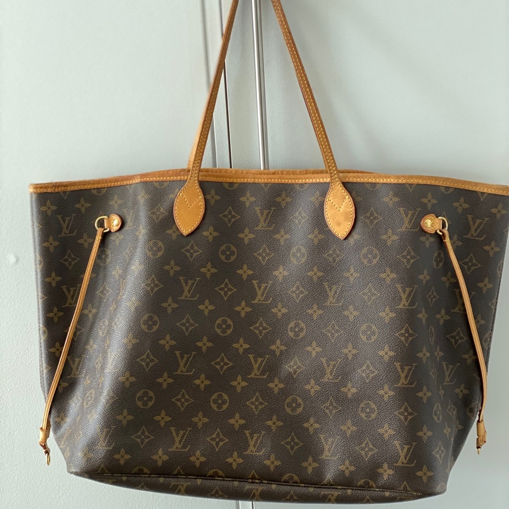 LV monogram purse (M size)